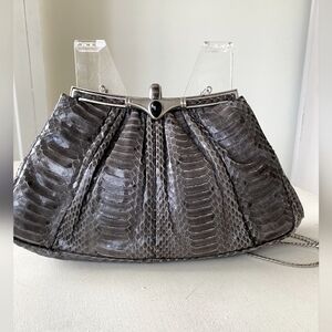 AUTHENTIC VINTAGE JUDITH LEIBER GREY LIZARD SKIN PURSE.
